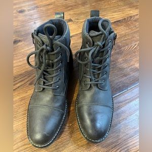 Men’s Sonoma boots.Size 8 1/2